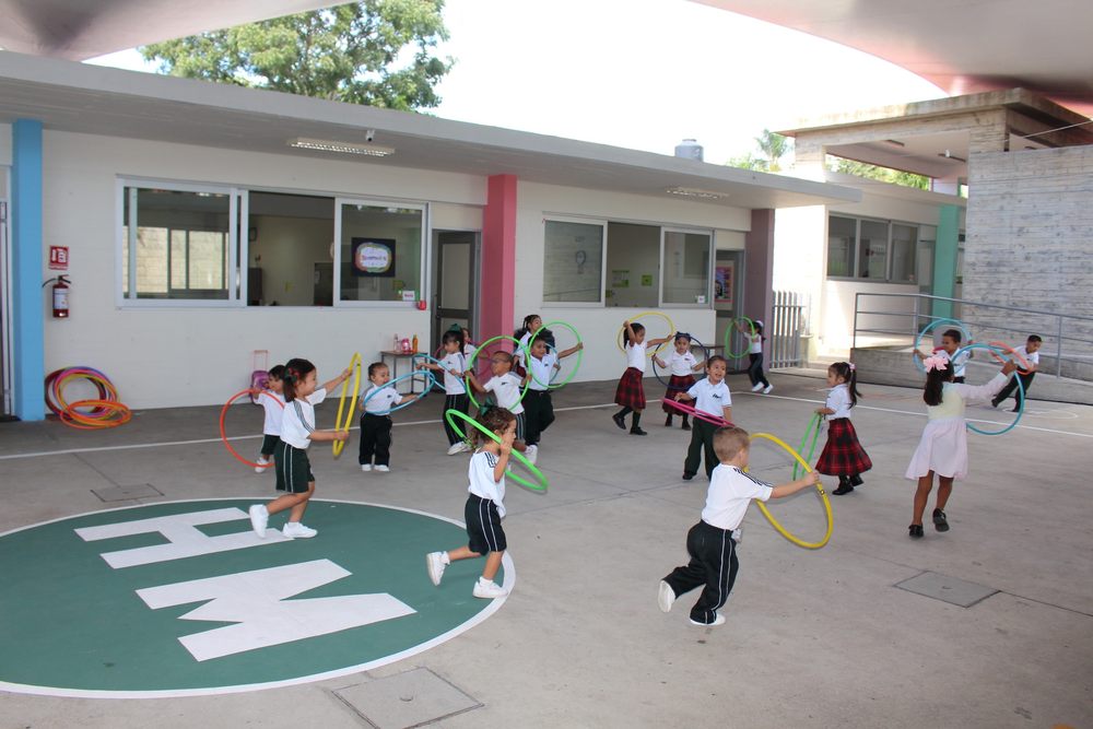 Alumnos en actividades recreativas al aire libre