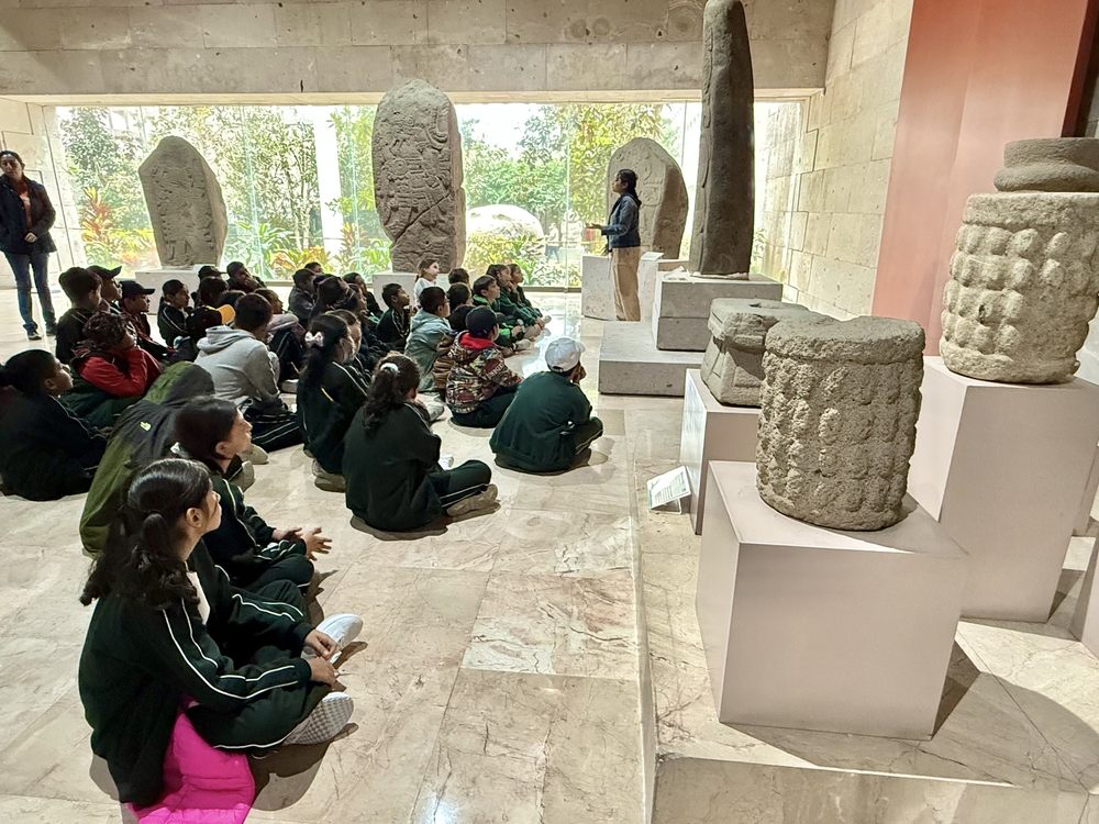 Alumnos de primaria en una salida cultural